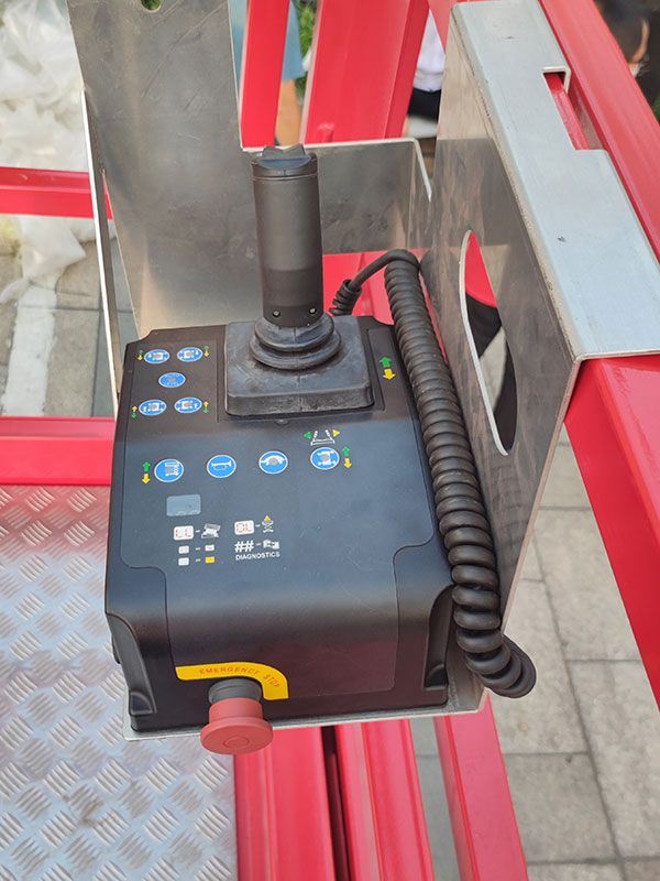 自行越野式剪叉型高空作業平臺,XE-RT系列